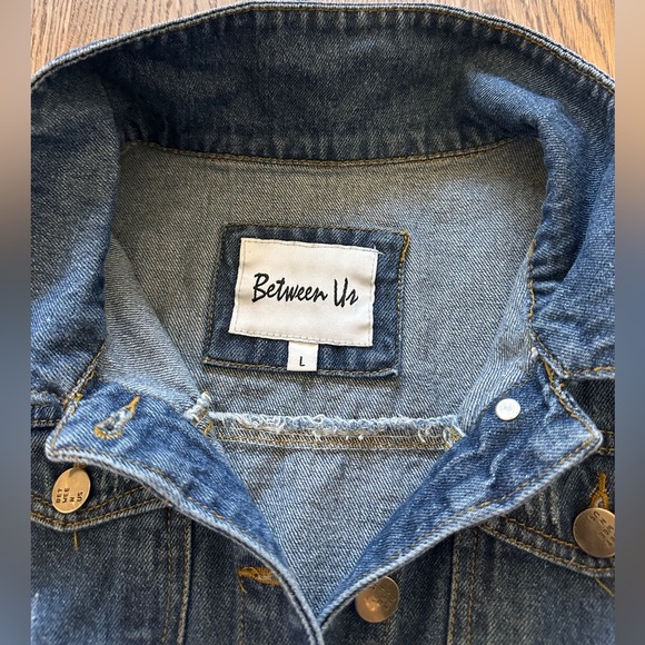 Between Us. Classic Blue Distressed Jean Jacket LARGE - Picture 10 of 16